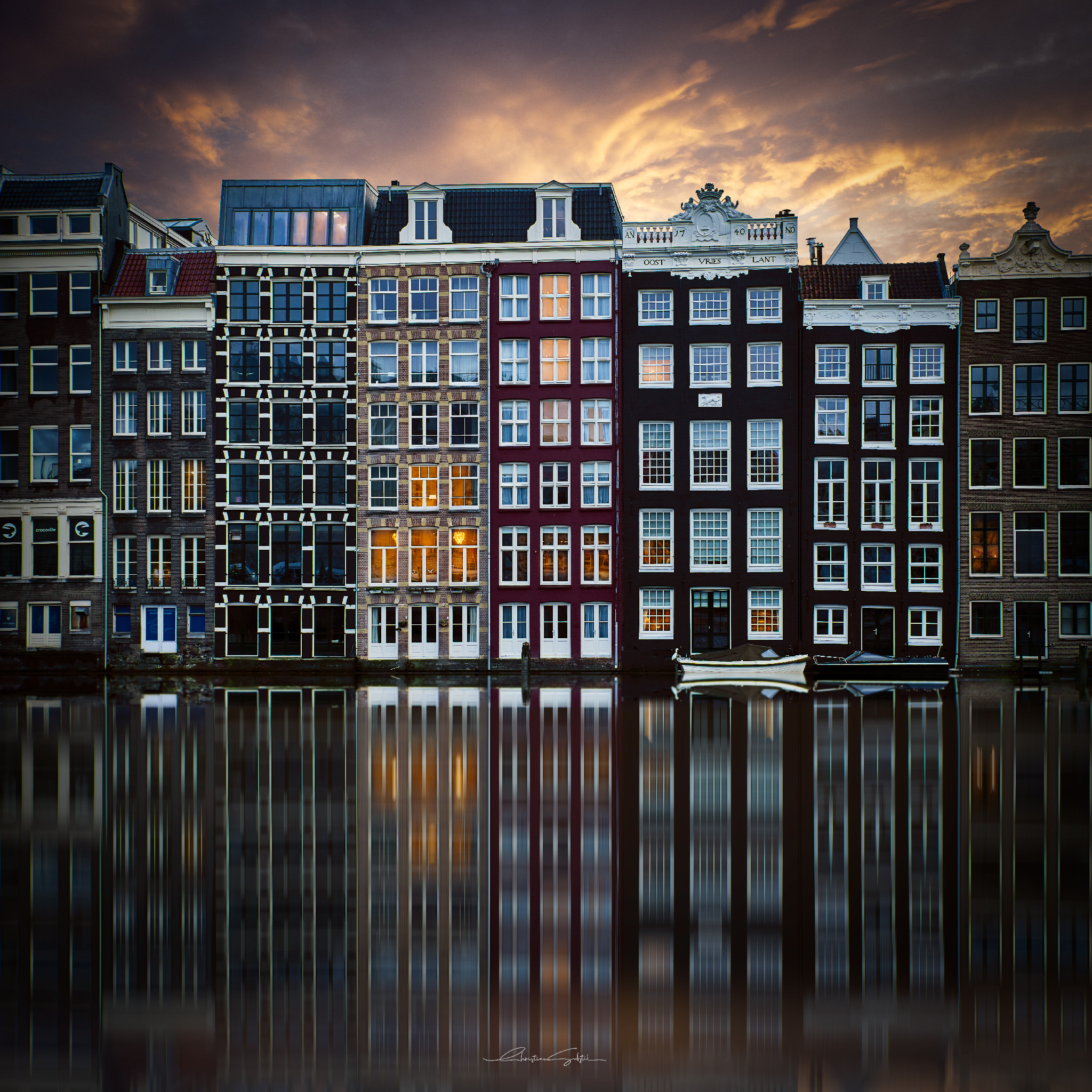Amsterdam-Damrak.jpg