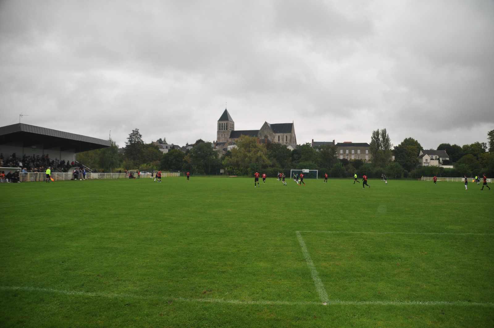 Stade de Chécy.jpg