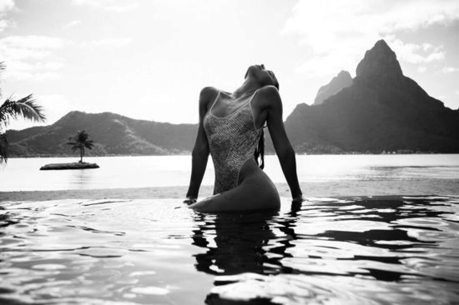 Alexis-Ren_-Photoshoot-by-Kim-Akrich-on-Bora-Bora-03.jpg