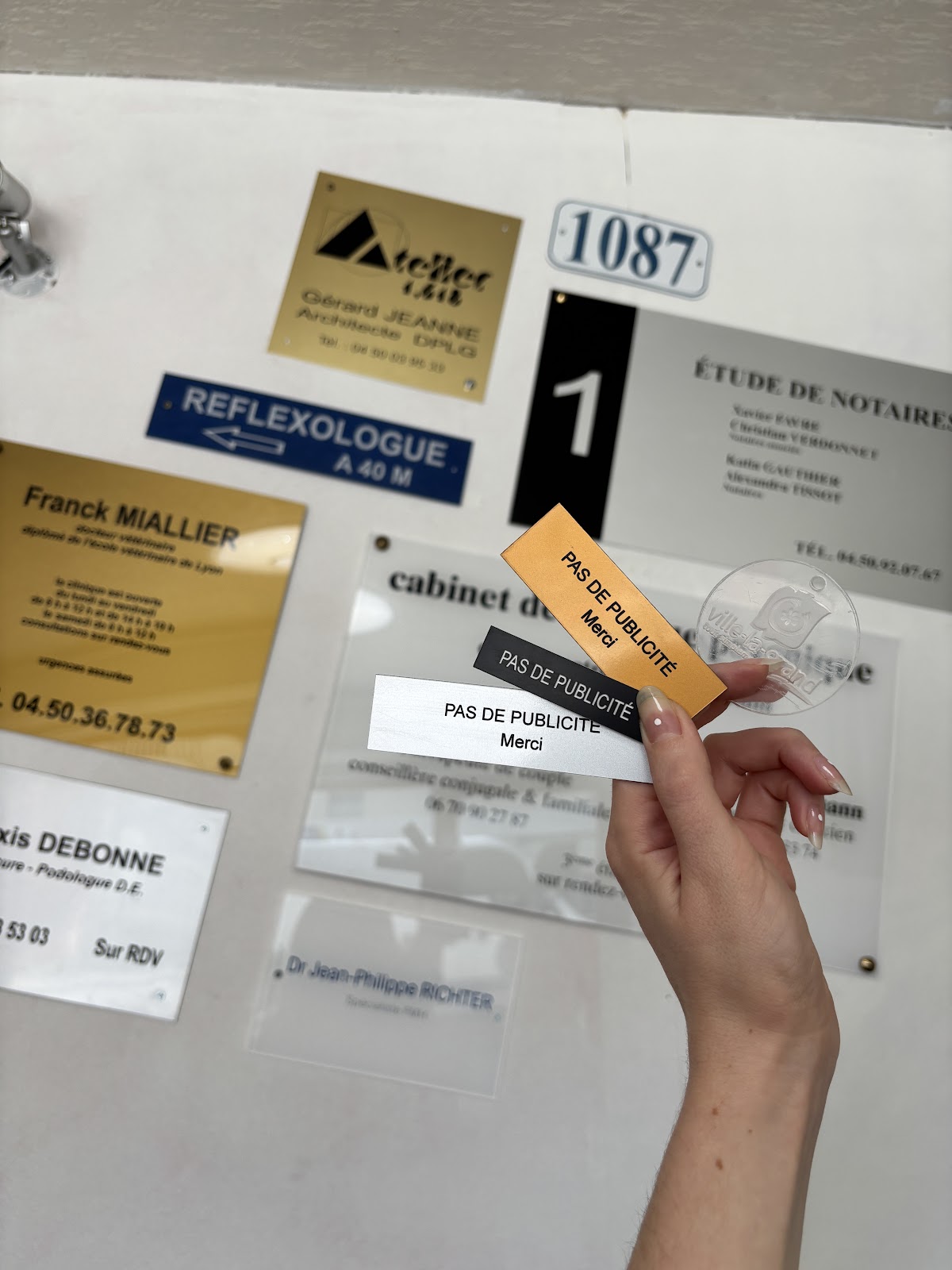 Retrouvez les plaques gravées professionnelles, boîte aux lettres, à Annemasse 74