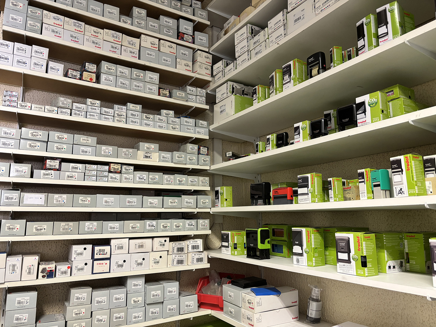 tampon-atelier-fabrication-stock-74-speyser-agence-communication-visuelle-imprimerie.jpg