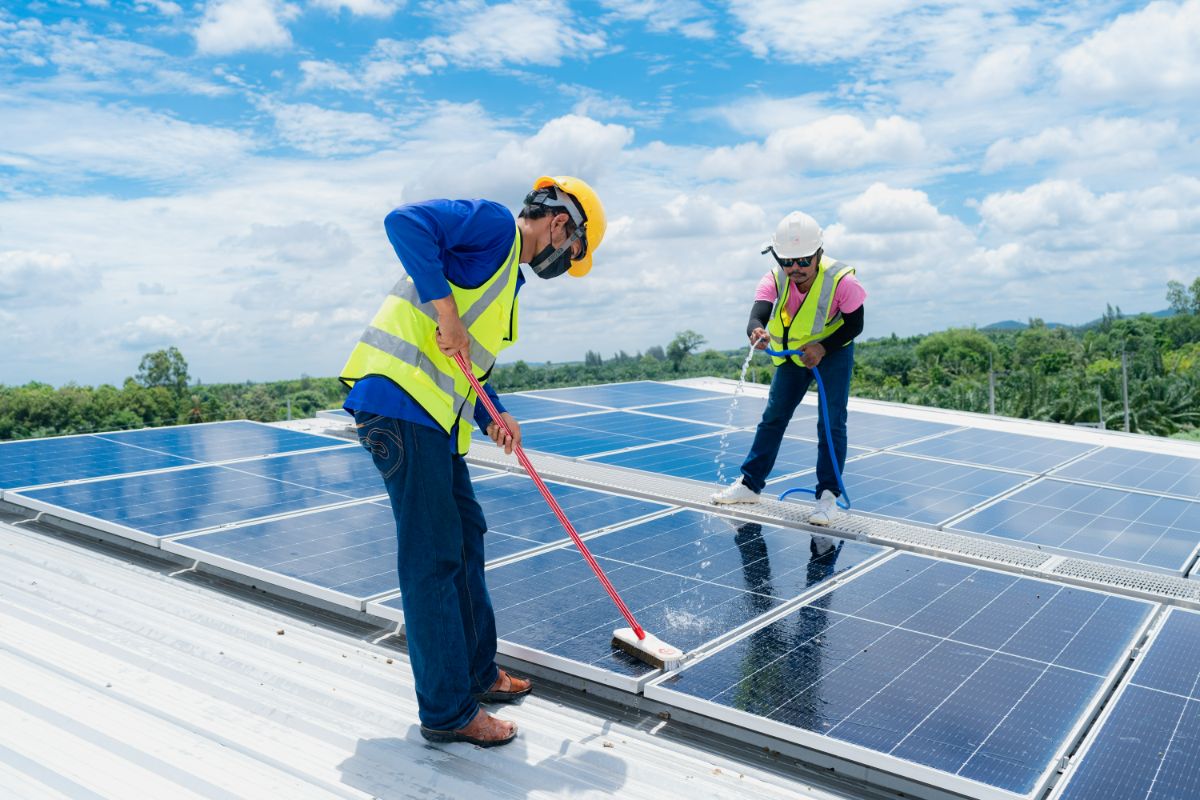 Solar-Panel-Cleaning-6-1.jpg